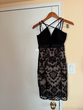 Emerald Sundae Black Floral Backless Dress